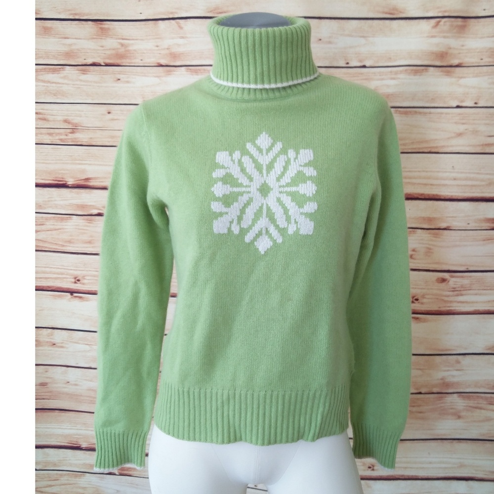 Folio Light Green Cashmere Snowflake Turtleneck with Tipped Sleeves/Neck